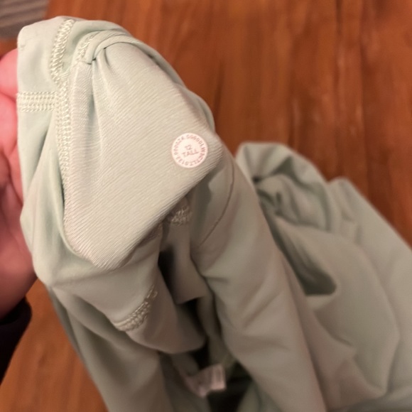 Lululemon Size 12 Sea-Foam Leggings - Picture 4 of 6